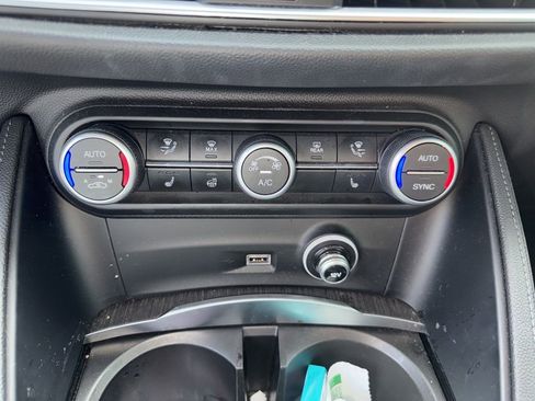 Used 2022 Alfa Romeo Stelvio Ti image 8