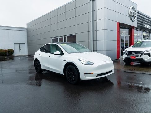 Used 2021 Tesla Model Y Long Range image 23