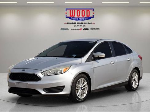 Used 2016 Ford Focus SE w/ SE Power Seat Package image 7