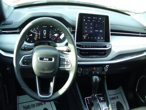 Certified 2025 Jeep Compass Latitude AWD/4WD image 14