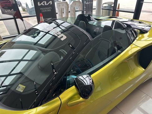 Used 2025 McLaren Artura Spider image 14