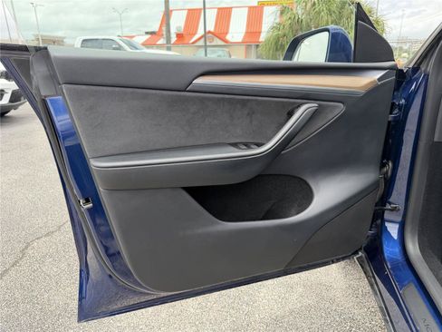 Used 2023 Tesla Model Y AWD image 11