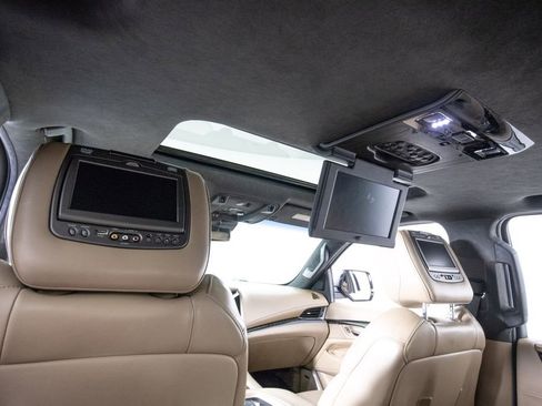 Used 2018 Cadillac Escalade ESV Platinum AWD/4WD image 29