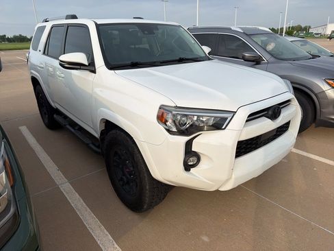 Used 2021 Toyota 4Runner SR5 Premium w/ Moonroof Package image 3