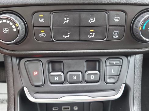 Used 2019 GMC Terrain SLE FWD image 32