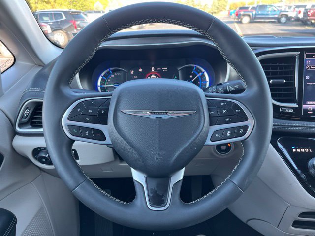 Used 2024 Chrysler Pacifica Limited FWD image 14