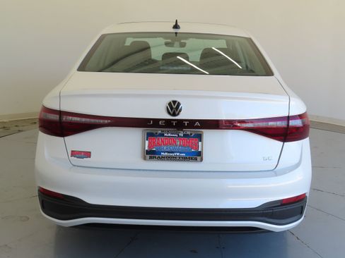 New 2025 Volkswagen Jetta SE image 5
