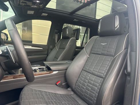 Used 2025 Cadillac Escalade Premium Luxury Platinum AWD/4WD image 14