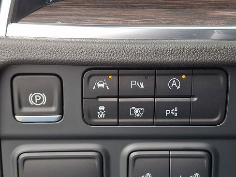 Used 2025 Chevrolet Tahoe LS RWD image 24