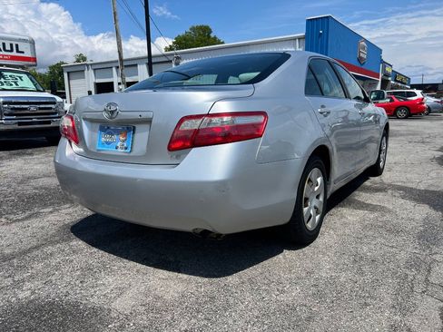 Used 2009 Toyota Camry LE FWD image 3