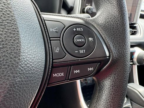 Used 2025 Toyota RAV4 XLE image 17