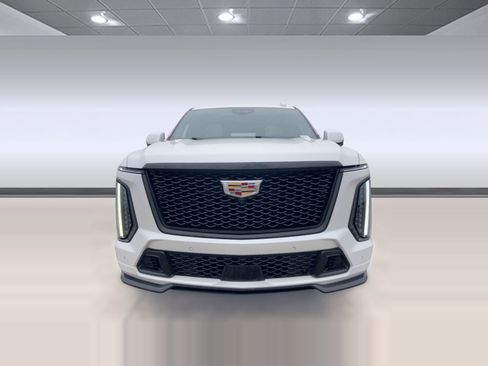 Certified 2025 Cadillac Escalade V w/ LPO, Floor Liner Package image 4