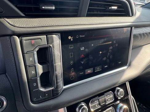 Used 2022 GMC Yukon Denali w/ Denali Premium Package image 26