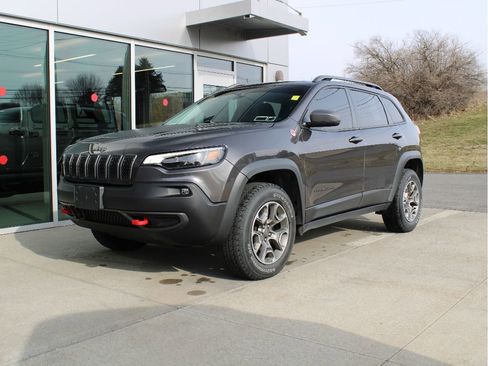 Used 2021 Jeep Cherokee Trailhawk image 3