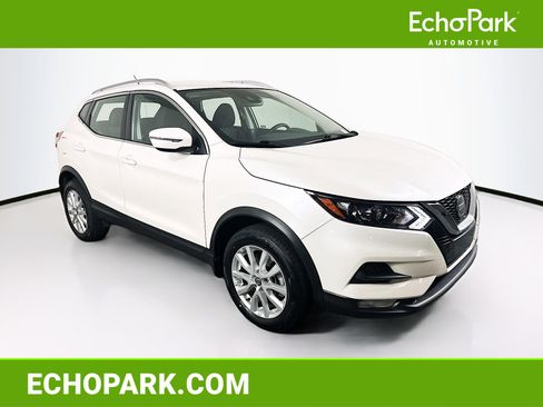 Used 2022 Nissan Rogue Sport SV image 1