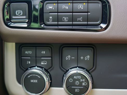 New 2026 GMC Yukon Denali w/ Sun & Power Step Package AWD/4WD image 15