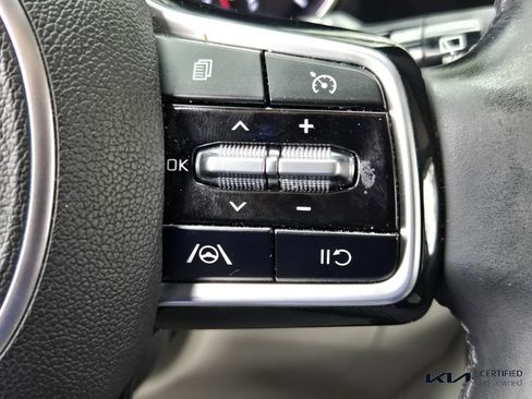 Used 2022 Kia Carnival LX FWD image 26
