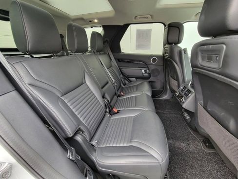 Used 2024 Land Rover Discovery S image 18