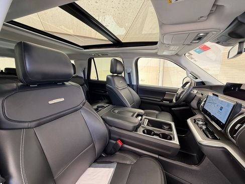 Used 2025 Ford Expedition Max Platinum AWD/4WD image 15