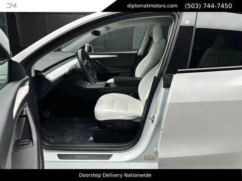 Used 2023 Tesla Model Y Long Range image 17