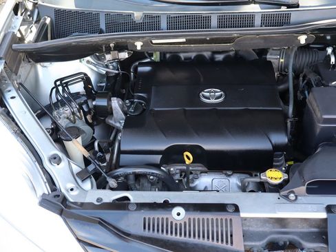 Used 2011 Toyota Sienna LE w/ Towing Pkg image 37