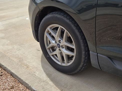 Used 2022 Ford Edge SE image 4