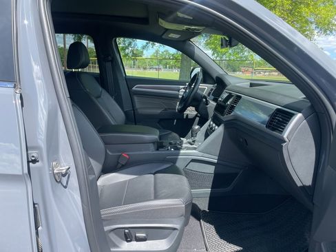 Used 2022 Volkswagen Atlas Cross Sport SEL R-Line AWD/4WD image 17