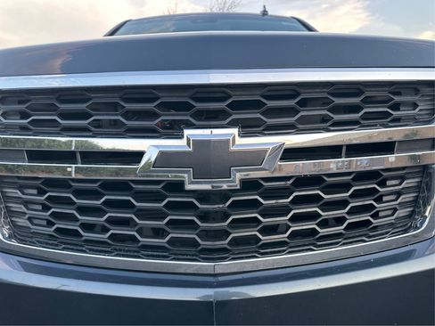 Used 2019 Chevrolet Suburban LT AWD/4WD image 25