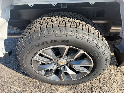 New 2026 Chevrolet Silverado 1500 LT w/ Z71 Off-Road Package AWD/4WD image 12