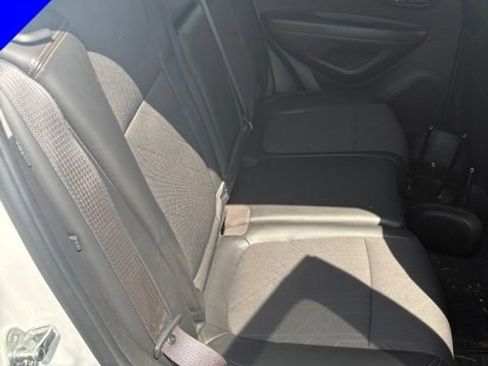 Used 2018 Chevrolet Trax LT w/ LT Convenience Package FWD image 31