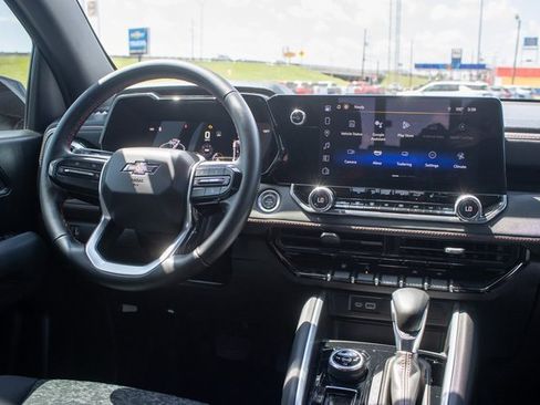 Used 2024 Chevrolet Colorado Z71 w/ Z71 Convenience Package 2 image 13