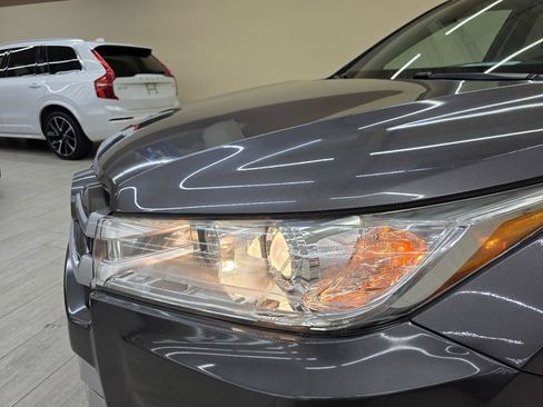 Used 2017 Toyota Highlander SE FWD image 10