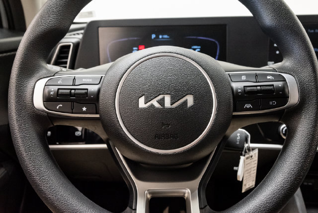 Used 2023 Kia Sportage LX AWD/4WD image 13
