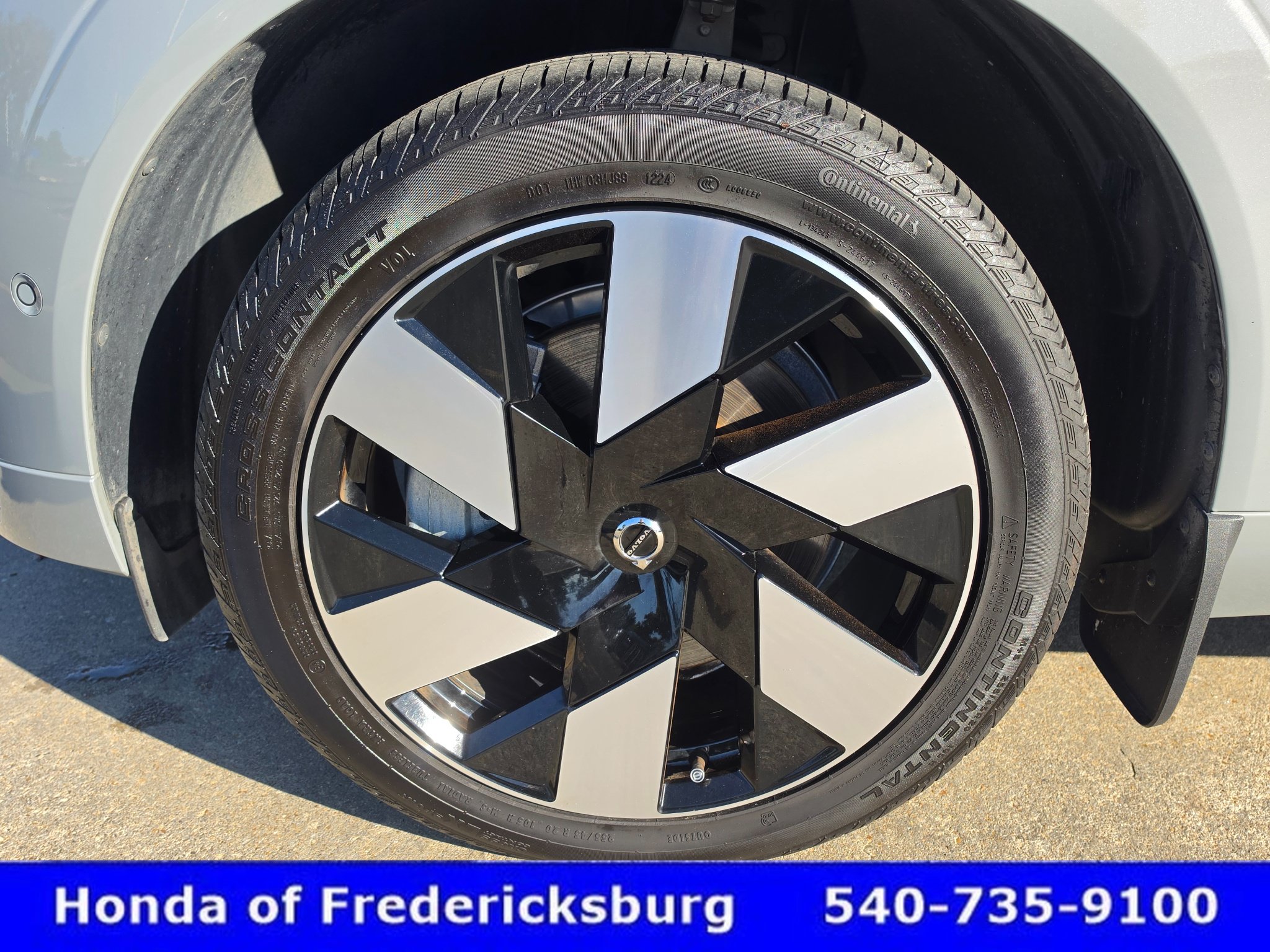 Used 2025 Volvo XC60 T8 Plus w/ Protection Package Premier AWD/4WD image 15