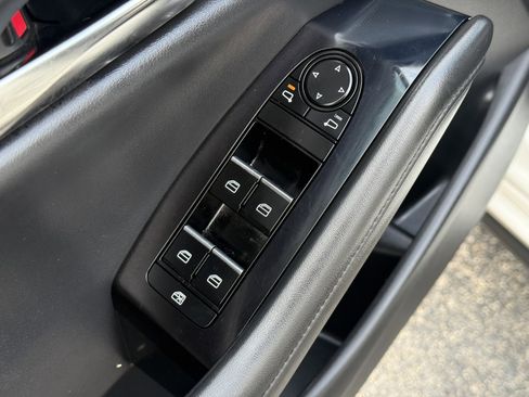 Used 2022 MAZDA MAZDA3 s image 31