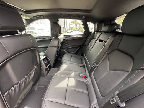 Used 2026 Porsche Macan AWD/4WD image 37