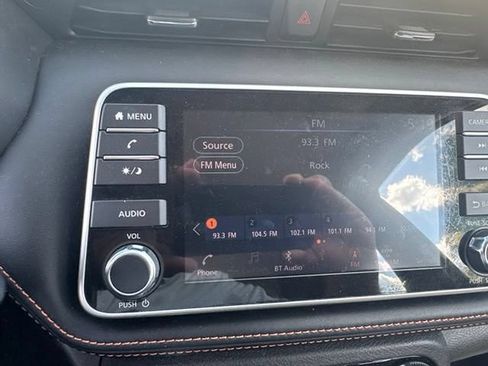 Used 2019 Nissan Kicks SR w/ SR Premium Package FWD image 11