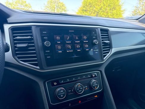 Used 2021 Volkswagen Atlas Cross Sport SE w/ Panoramic Sunroof Package FWD image 11