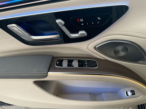 Used 2022 Mercedes-Benz EQS 580 4MATIC Sedan image 15