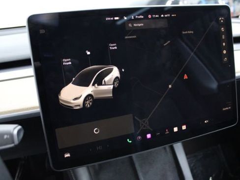 Used 2021 Tesla Model Y Long Range image 13