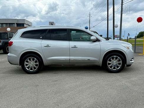 Used 2017 Buick Enclave Leather FWD image 3