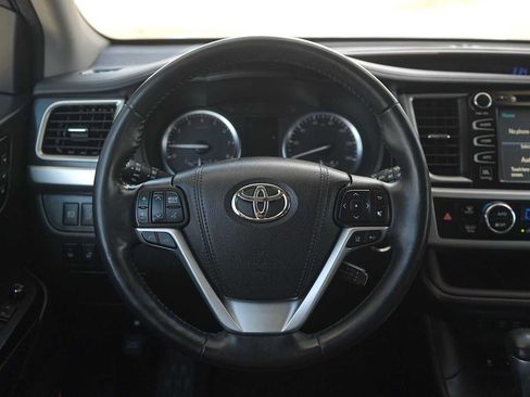 Used 2017 Toyota Highlander Limited Platinum FWD image 16