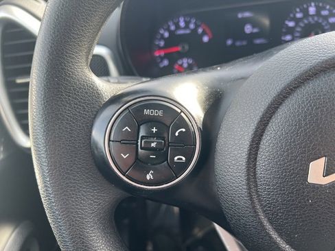 Used 2022 Kia Soul LX image 7