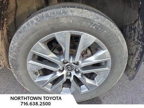 Used 2023 Toyota RAV4 XLE Premium image 10