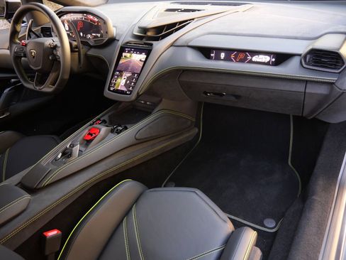Used 2025 Lamborghini Revuelto AWD/4WD image 7