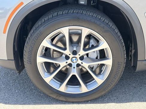 Used 2024 BMW X5 sDrive40i w/ Climate Comfort Package RWD image 9