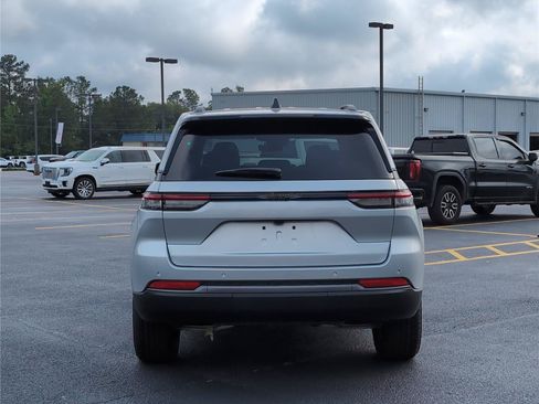 New 2026 Jeep Grand Cherokee Altitude RWD image 4