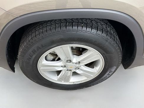 Used 2021 Chevrolet Trax LT w/ Driver Confidence Package FWD image 28