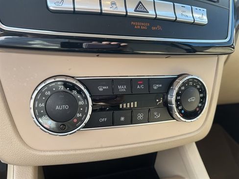 Used 2018 Mercedes-Benz GLE 350 4MATIC image 30