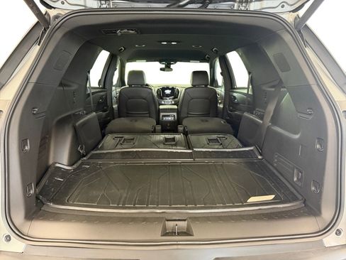 Used 2023 Chevrolet Traverse LT w/ LPO, Floor Liner Package AWD/4WD image 30